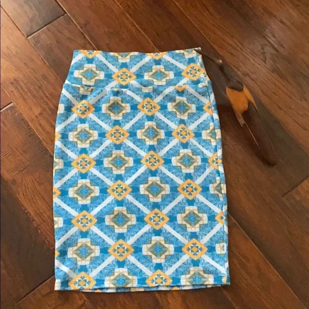 Lularoe skirt very cute pattern size S